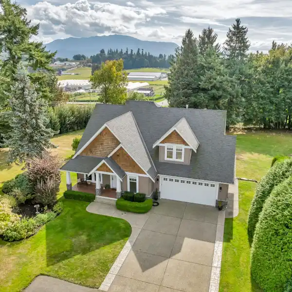 CUSTOM HOME ON 1.5 PRIVATE ACRES