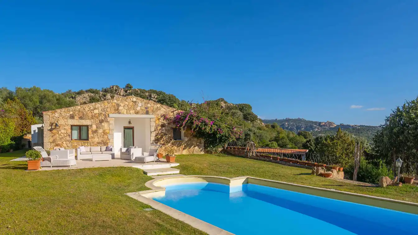 Luxury Villa with Pool and View of the San Pantaleo Mountains