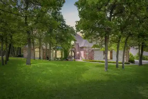 Exquisite Golf Course Residence in Fairfax Estates