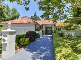 Luxurious Country Living on Private Half Acre