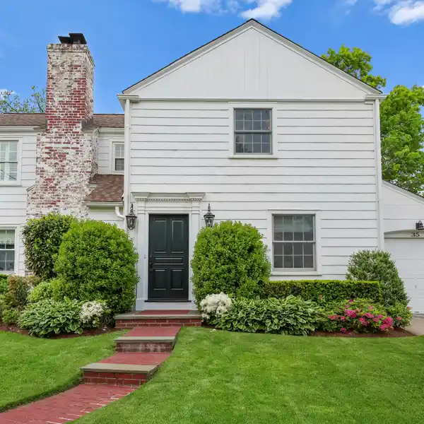 DESIGNER OWNED CLASSIC COLONIAL