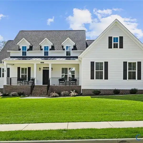 BEAUTIFUL HOME FULL OF CUSTOM UPGRADES