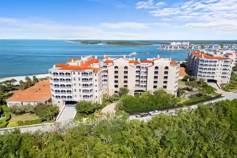 Exquisite Beachfront Condominium in Hideaway Beach