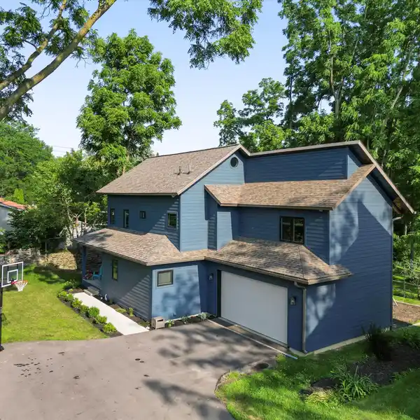 ECO-MODERN NET-ZERO CAPABLE HOME