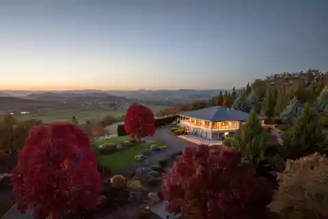 Timeless Craftsmanship Meets the Beauty of Southern Oregon's Landscape