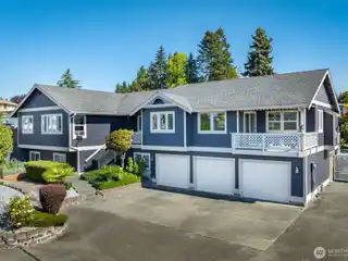 Beautiful Blend of Space and Light in a Great Location