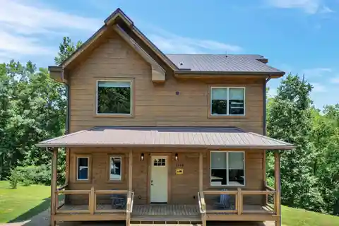 Newly Built Luxury Retreat in Smoky Cove