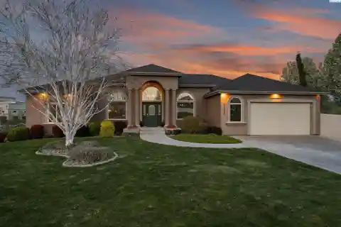 Country Estate on a Quiet Cul-de-sac