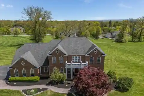 Luxurious Living in Sought-after Crystal Glenn