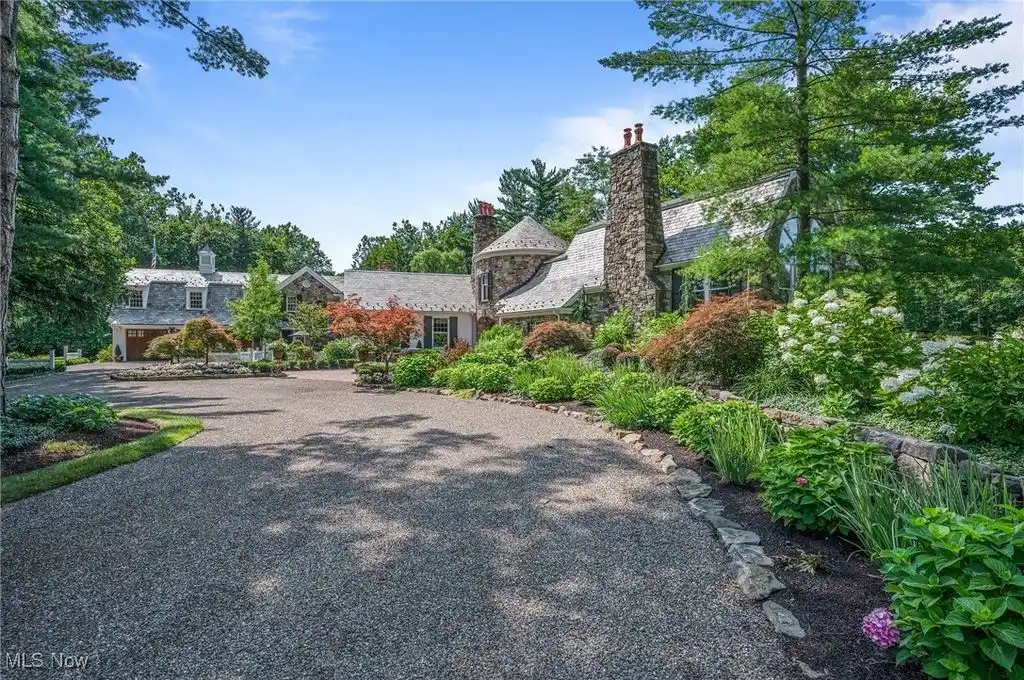 Magnificent 24-acre English Country Estate