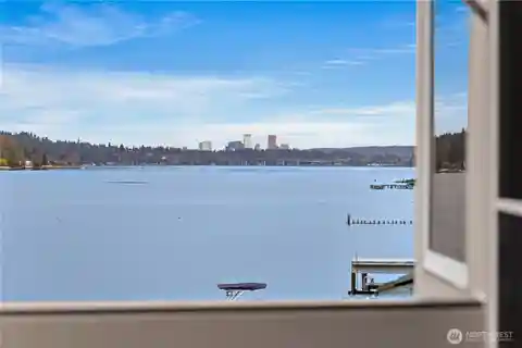 West-Facing Lake Washington Retreat