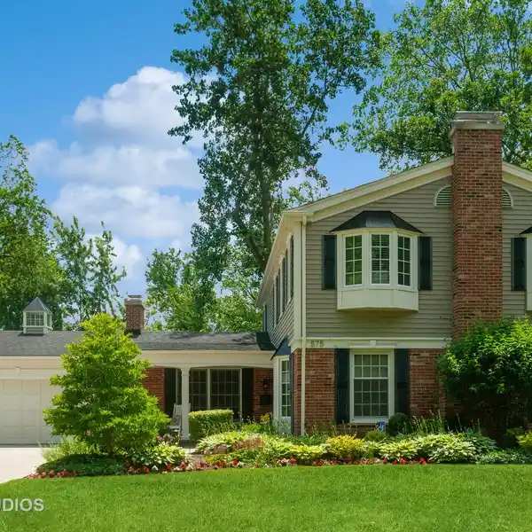 SPECTACULAR COLONY POINT COLONIAL
