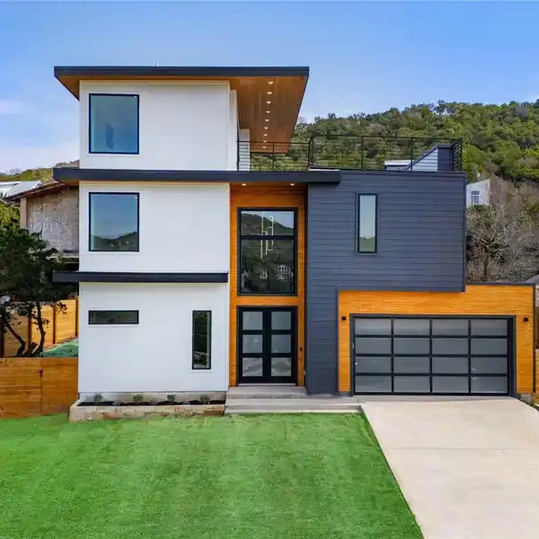 NEWLY COMPLETED LAKESIDE OASIS
