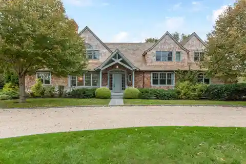Beautifully Appointed Five Bedroom Rental Home