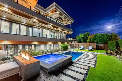 Opulent Modern Smart Home