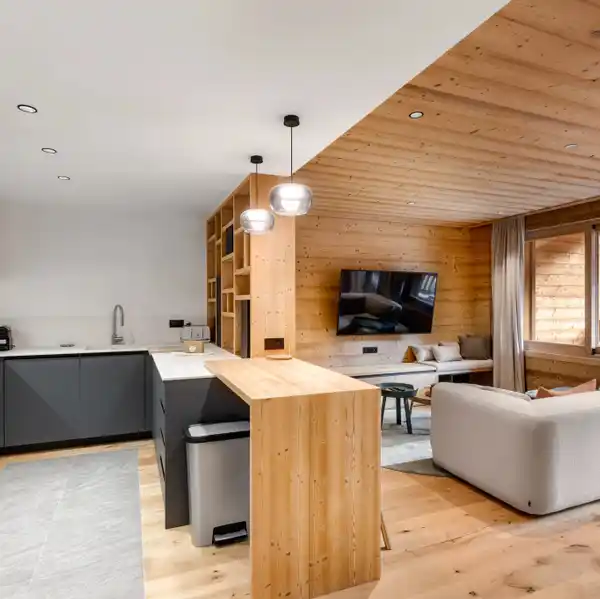 FURNISHED TRIPLEX CHALET WITH SKI ACCESS