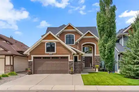 Gorgeous Home Backing onto Green Space