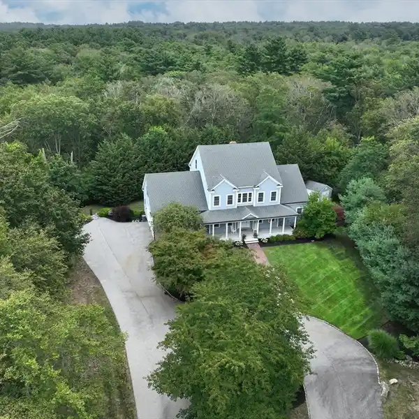 REFINED CUSTOM RESIDENCE ON AN EXPANSIVE LOT