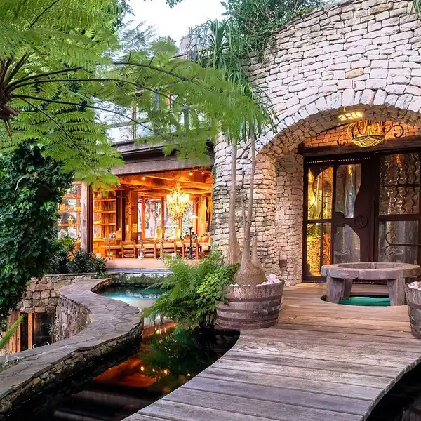 A HIDDEN GEM IN THE TRANQUIL HILLS OF HOUT BAY