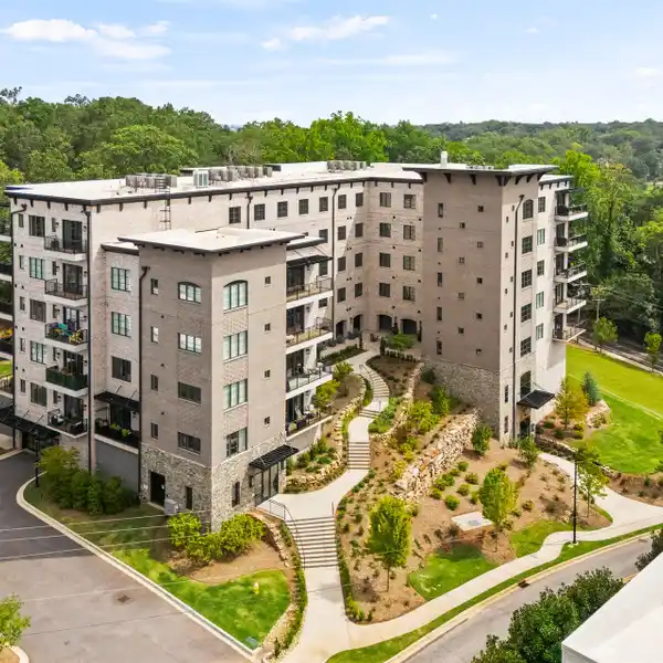 BROADVIEW LUXURY CONDO STEPS FROM MAIN STREET