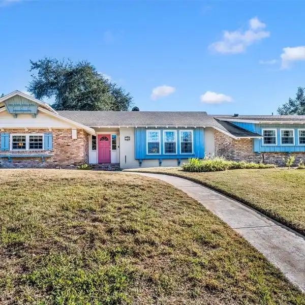 CHARMING SINGLE-STORY HOME IN WINTER PARK