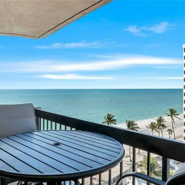 SPECTACULAR CONDO OVERLOOKING THE GULF