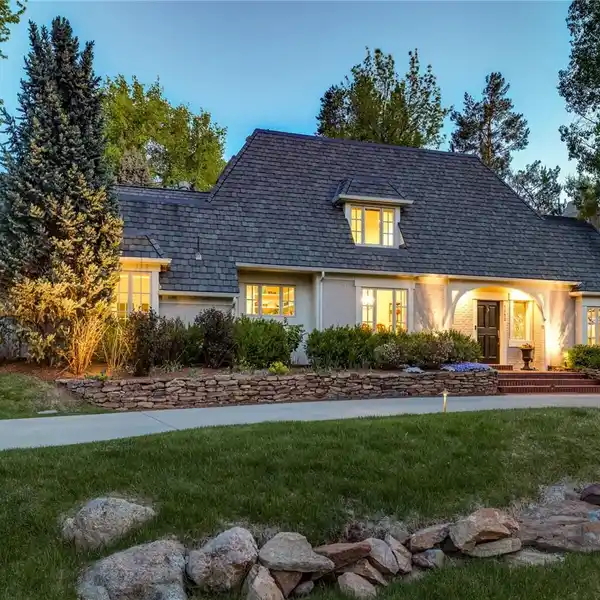 SOPHISTICATED RESIDENCE ON A VERDANT ACRE