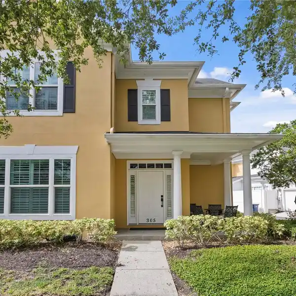 RENOVATED END UNIT TOWNHOME ON HARBOUR ISLAND