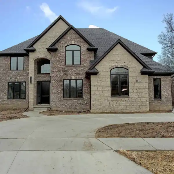 BEAUTIFUL NEW CONSTRUCTION COLONIAL RESIDENCE