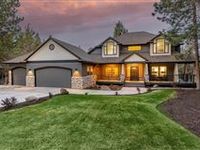 LUXURIOUS BEND RESIDENCE IN COVETED GOLF COMMUNITY