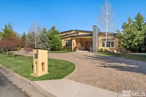 Gorgeous Custom Home in Cassaza Ranch