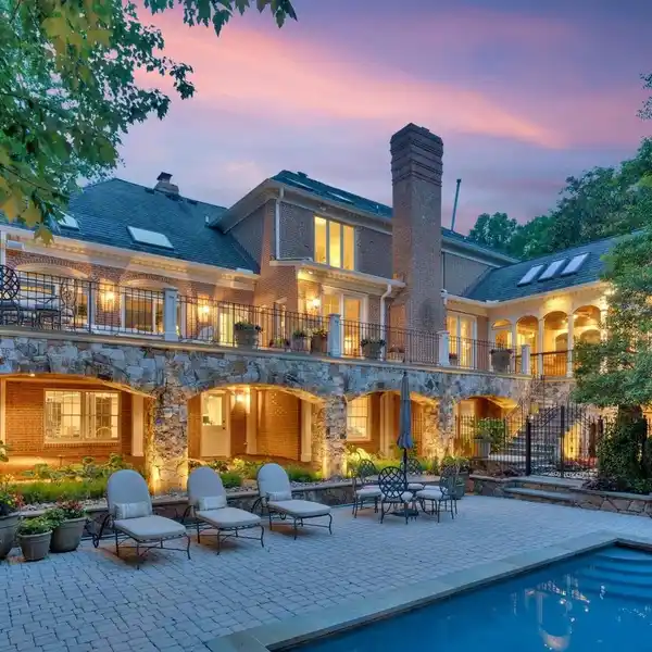 TIMELESS ARCHITECTURE WITH MODERN LUXURY