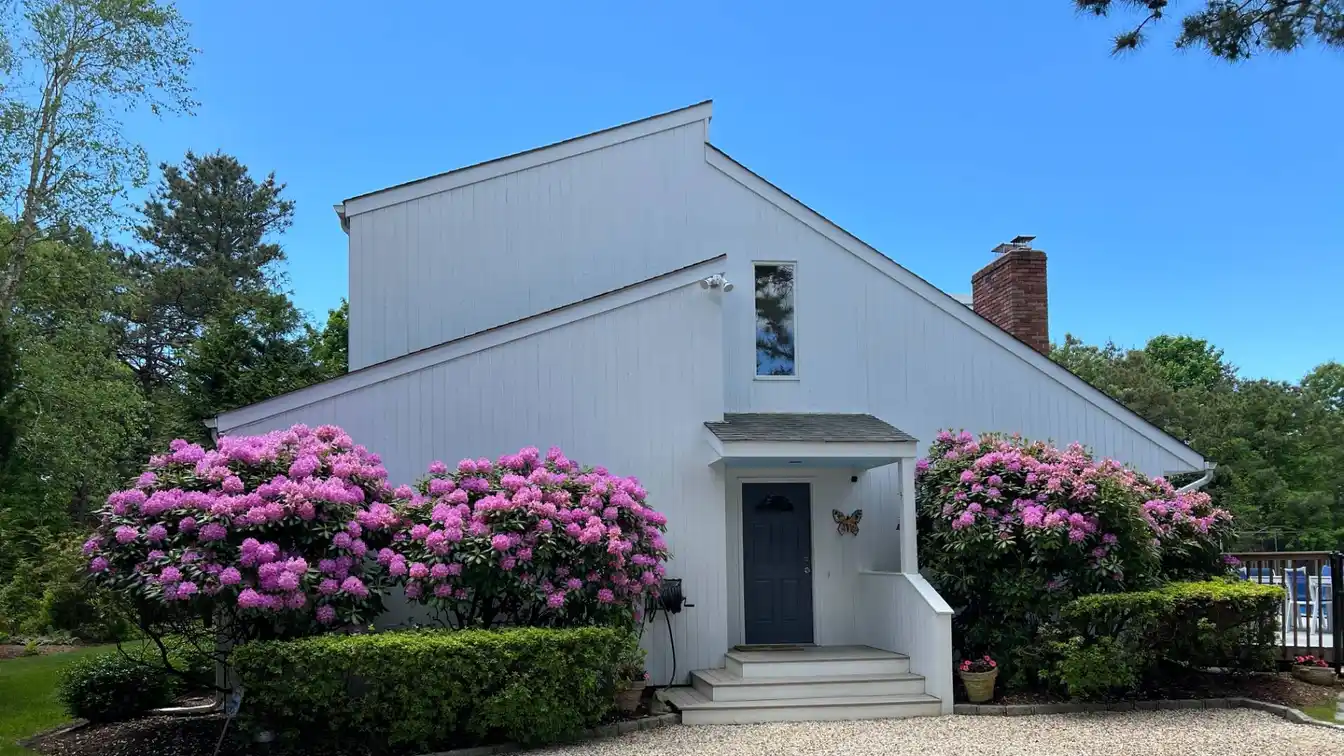 Contemporary Home for Rent on a Serene Cul-de-sac