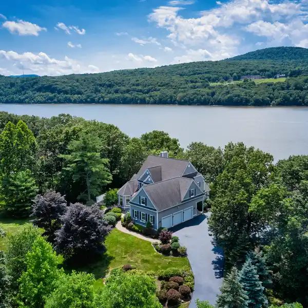PRIME HUDSON VALLEY LIVING WITH RIVER VIEWS