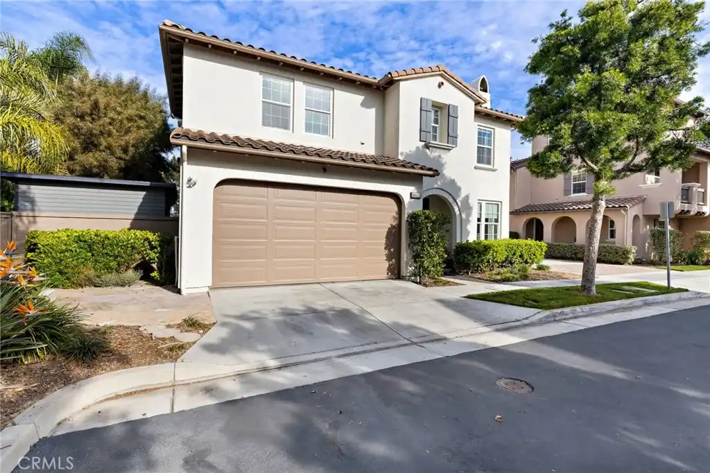 Cul-de-sac Townhome in a Desirable Gated Community