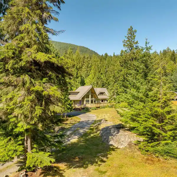 LIVE A DREAM RURAL LIFESTYLE ON 3.24 FLAT ACRES