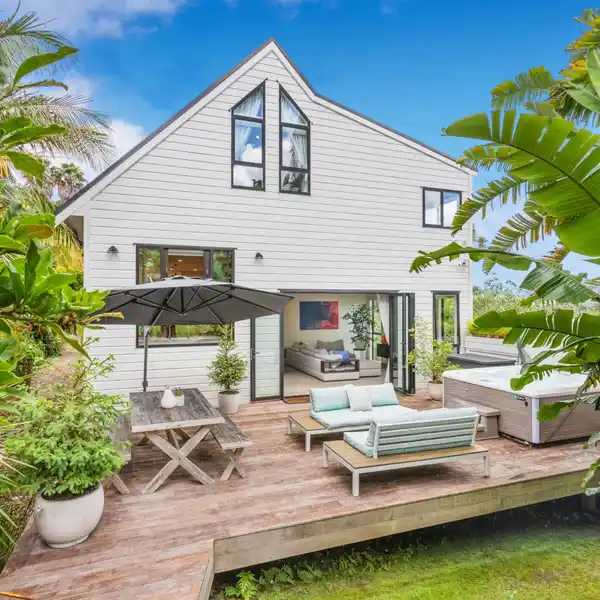 SUNNY, WARM AND WELCOMING RENOVATED HOME