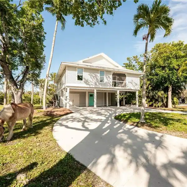 RARE OPPORTUNITY IN QUAINT COTTAGE POINT
