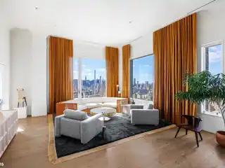 Full-floor Penthouse with Sweeping Views