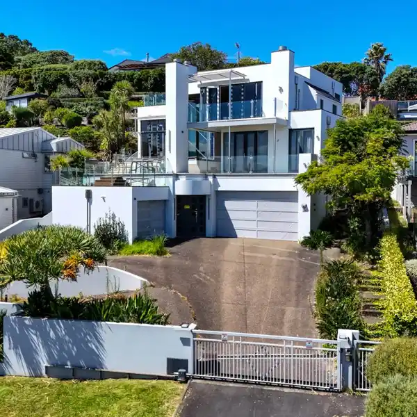 PRESTIGIOUS ST HELIERS ESTATE WITH ICONIC VIEWS
