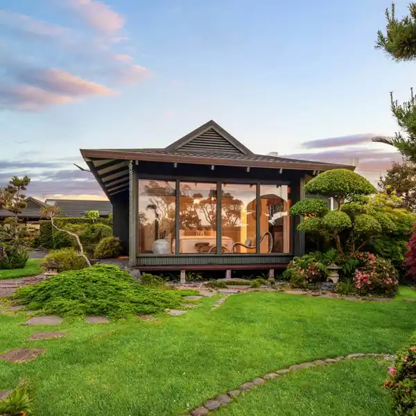 EXCEPTIONALLY STUNNING ARCHITECTURAL MASTERPIECE WITH PANORAMIC HARBOUR VIEWS