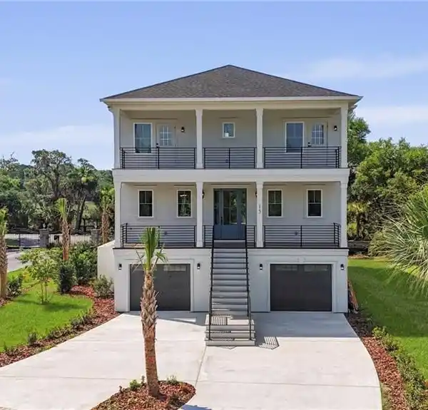 COASTAL LUXURY AND PRIVACY