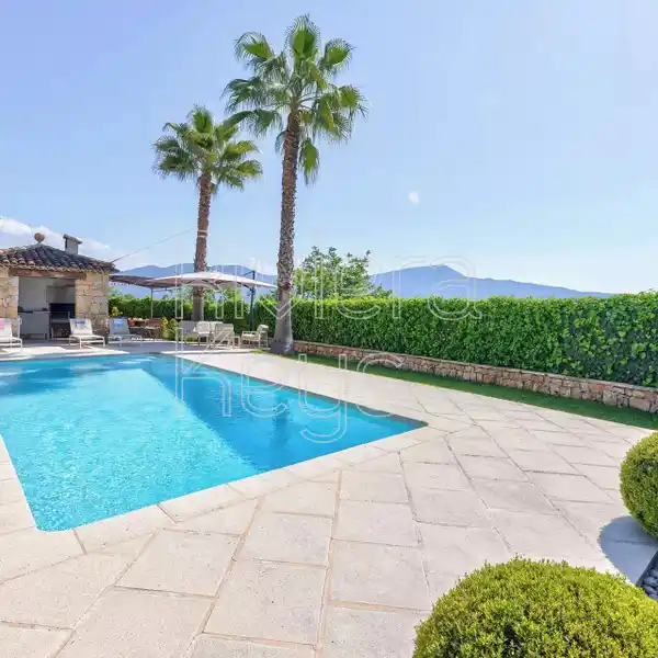 BEAUTIFULLY RENOVATED VILLA
