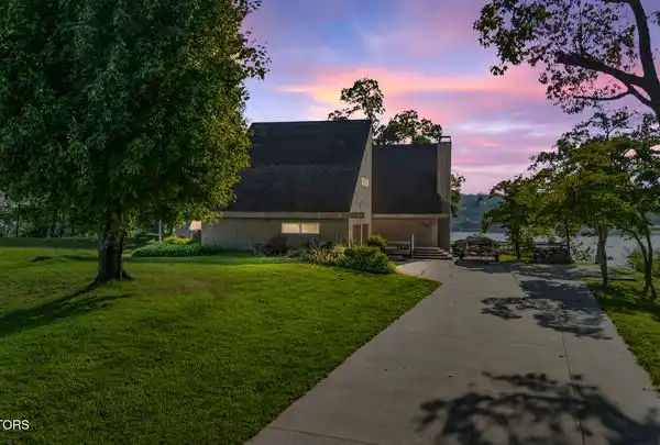 DOUGLAS LAKE GEM WITH PRIVATE BOAT DOCK