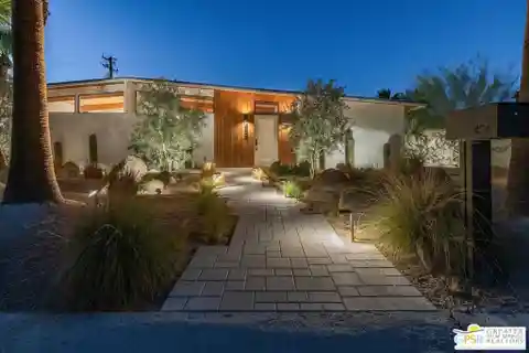 Quintessential Palm Springs Home with Mountain Views