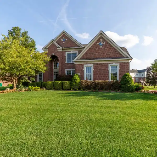 BEAUTIFUL AND IMPECCABLY MAINTAINED COLONIAL HOME