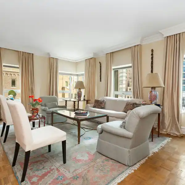 GRACEFUL HIGH-FLOOR HOME ON PARK AVENUE