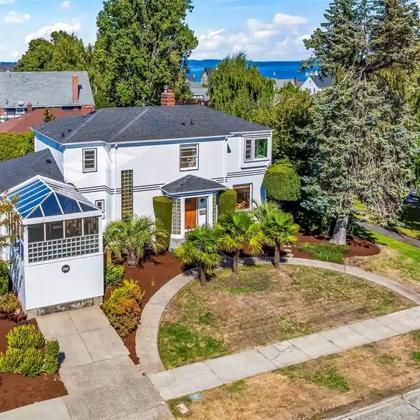 STUNNING ART MODERNE HOME