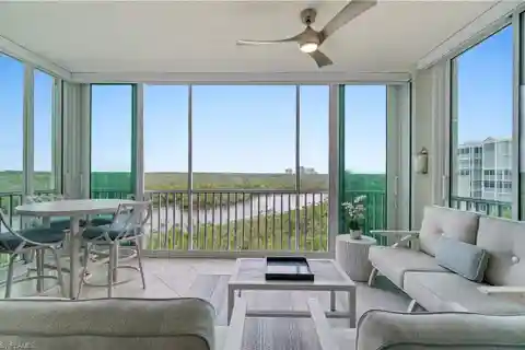 Beautifully Updated Bay View Condo