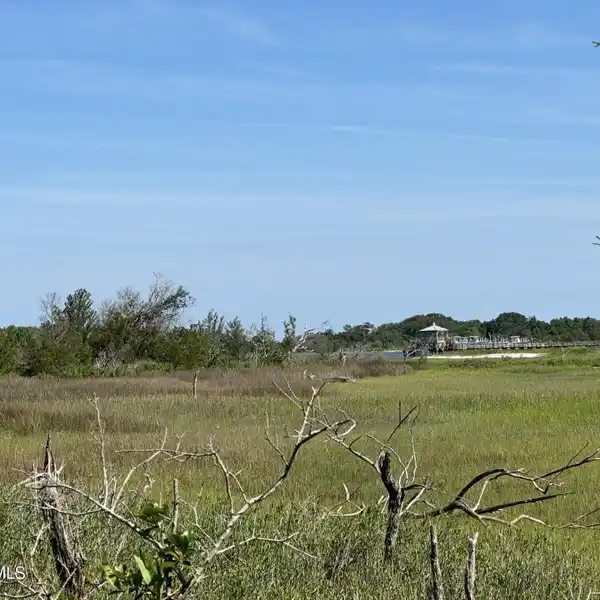 LARGE INTRACOASTAL WATERFRONT TRACT